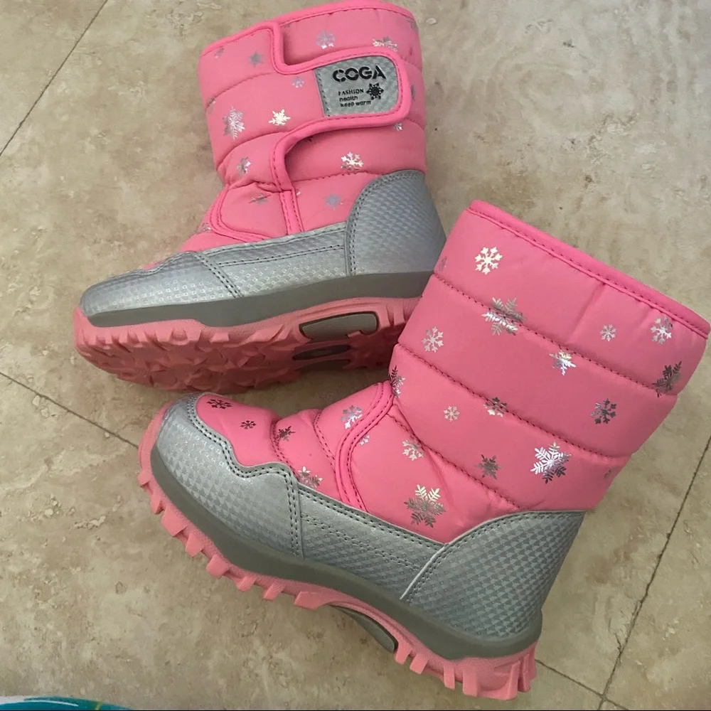 Coga girl’s Sz 1.5 faux fur-lined pink & silver snow boots